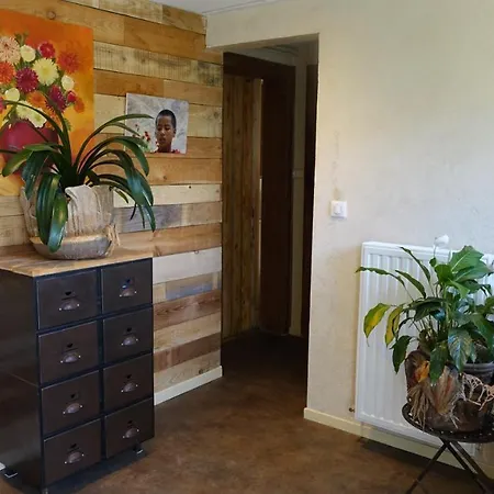 Le Jardin Des Secrets Bed and Breakfast *