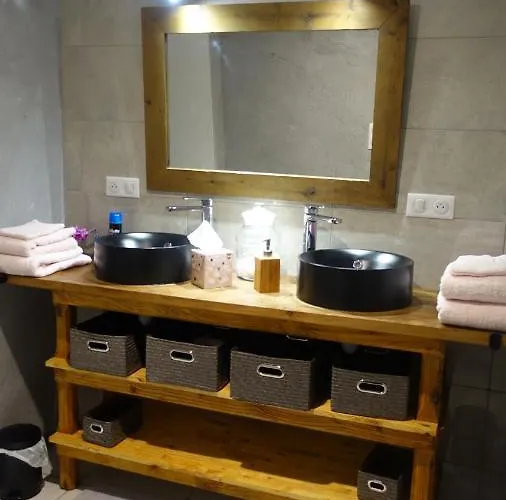 Le Jardin Des Secrets ベッド・アンド・ブレックファスト La Voivre