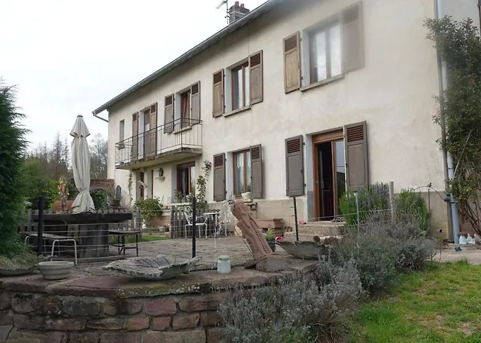 Le Jardin Des Secrets ベッド・アンド・ブレックファスト La Voivre